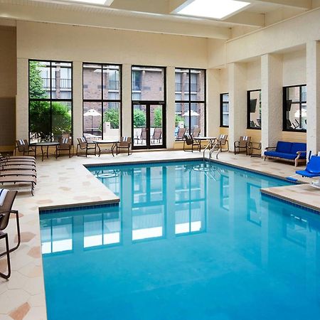 Sheraton Milwaukee Brookfield Bagian luar foto