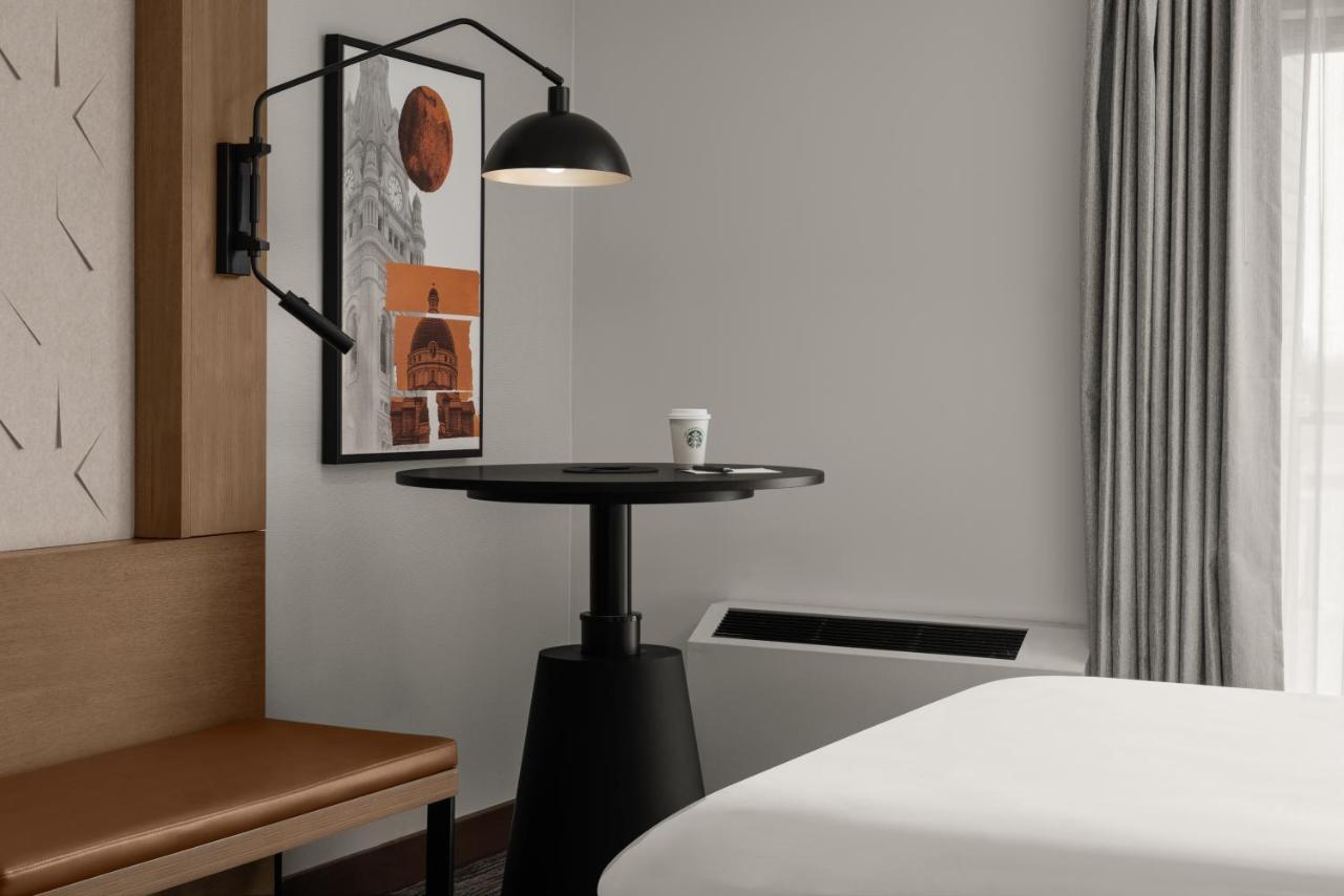 Sheraton Milwaukee Brookfield Bagian luar foto