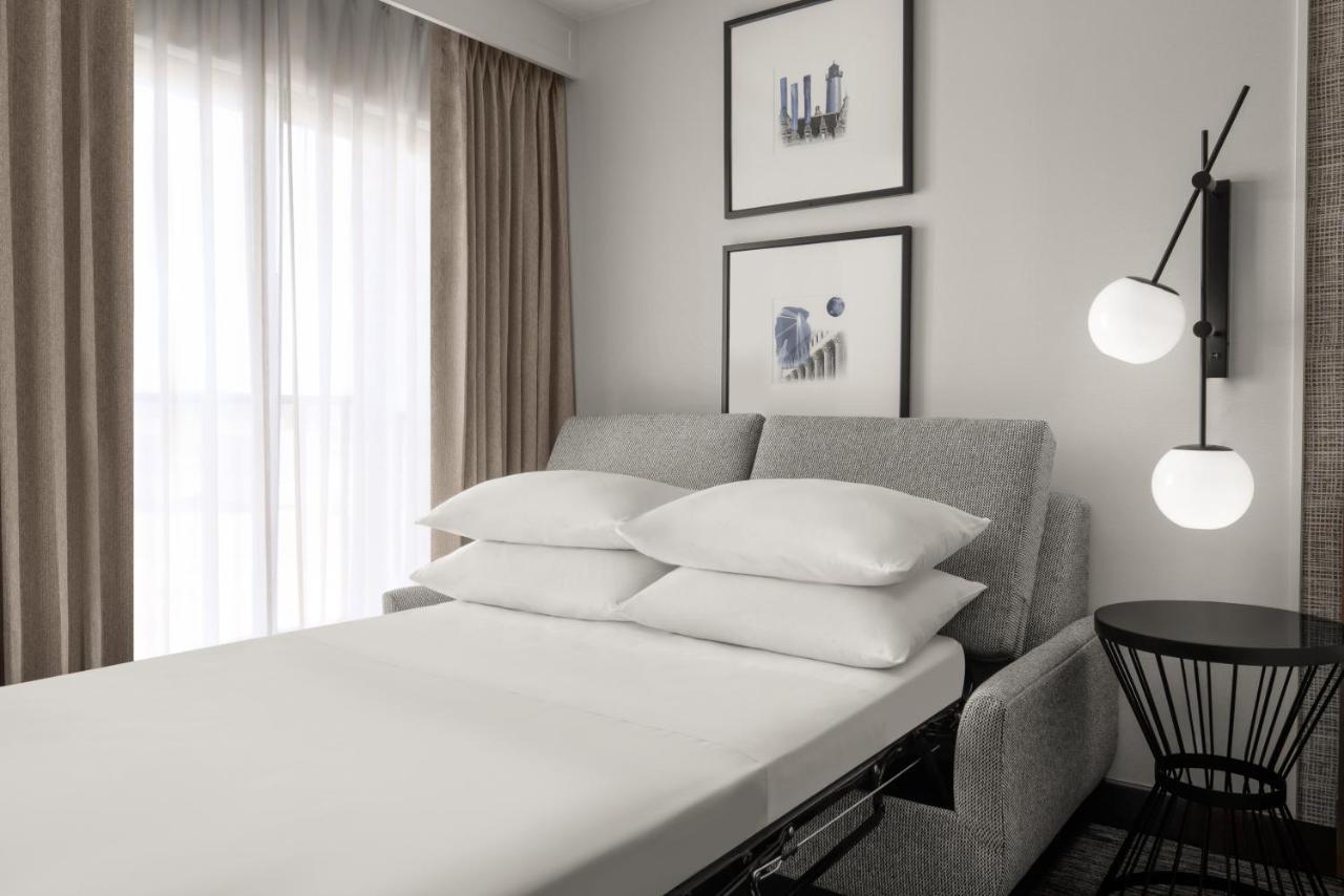 Sheraton Milwaukee Brookfield Bagian luar foto