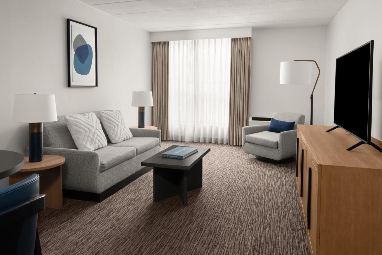 Sheraton Milwaukee Brookfield Bagian luar foto