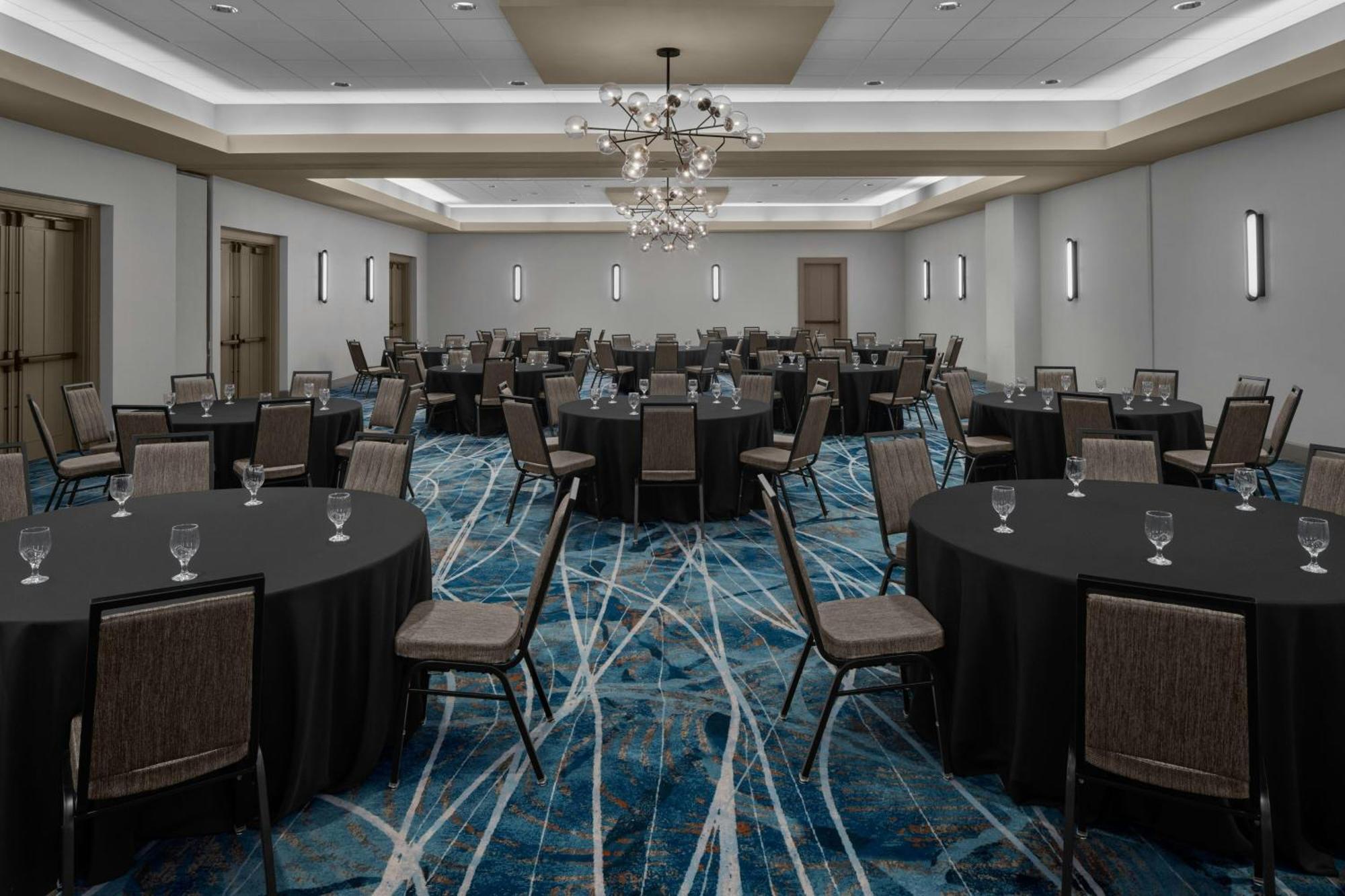 Sheraton Milwaukee Brookfield Bagian luar foto