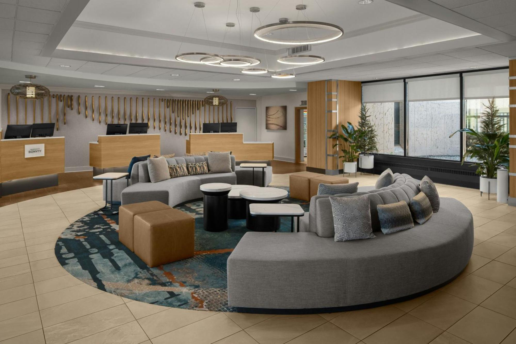 Sheraton Milwaukee Brookfield Bagian luar foto