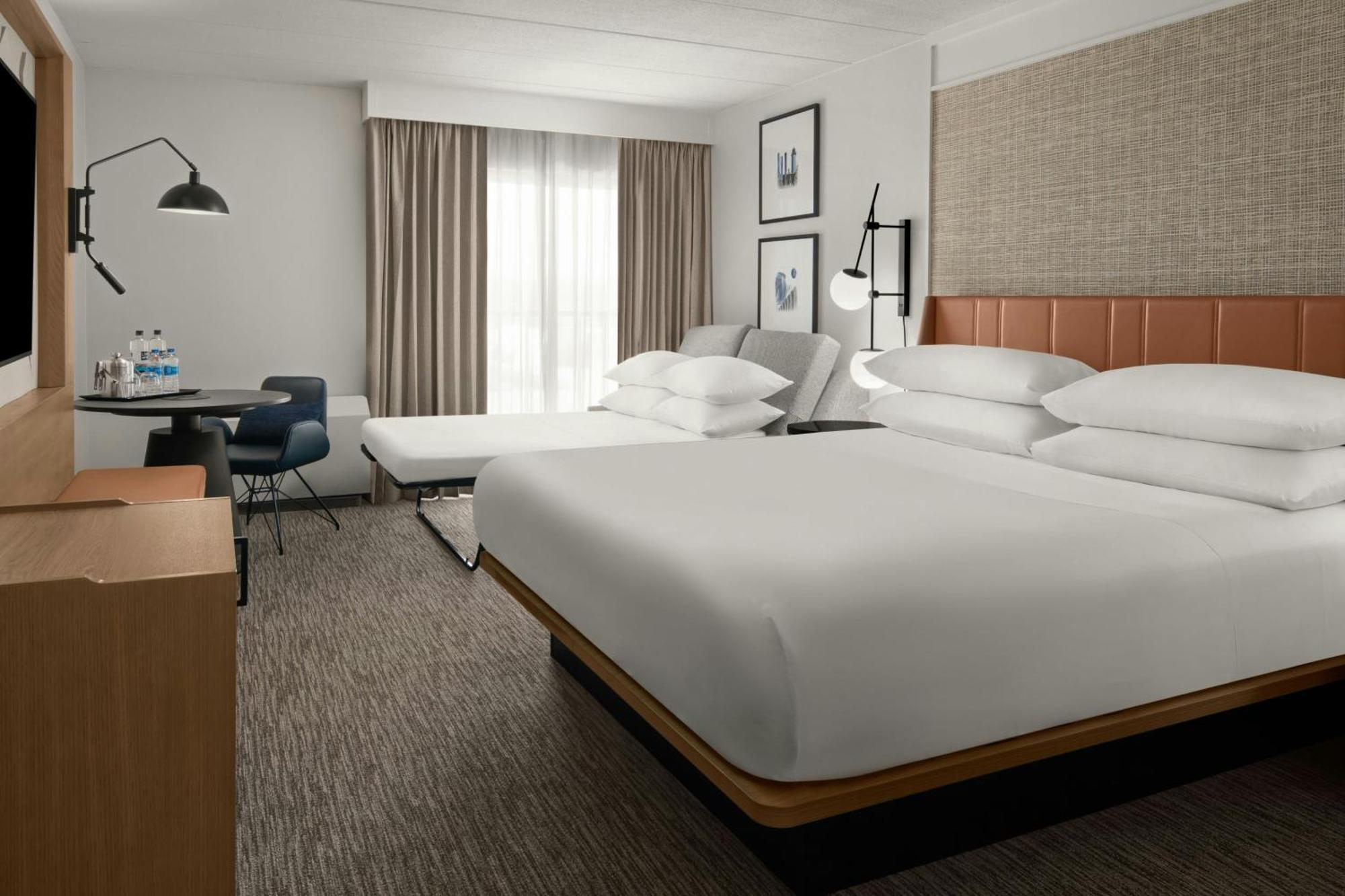 Sheraton Milwaukee Brookfield Bagian luar foto