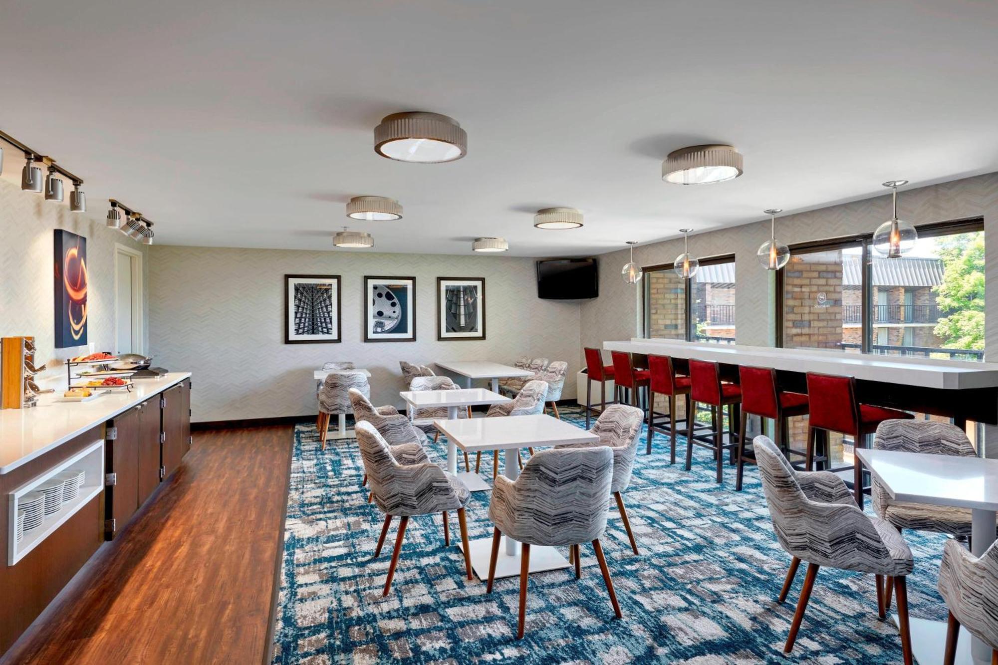 Sheraton Milwaukee Brookfield Bagian luar foto