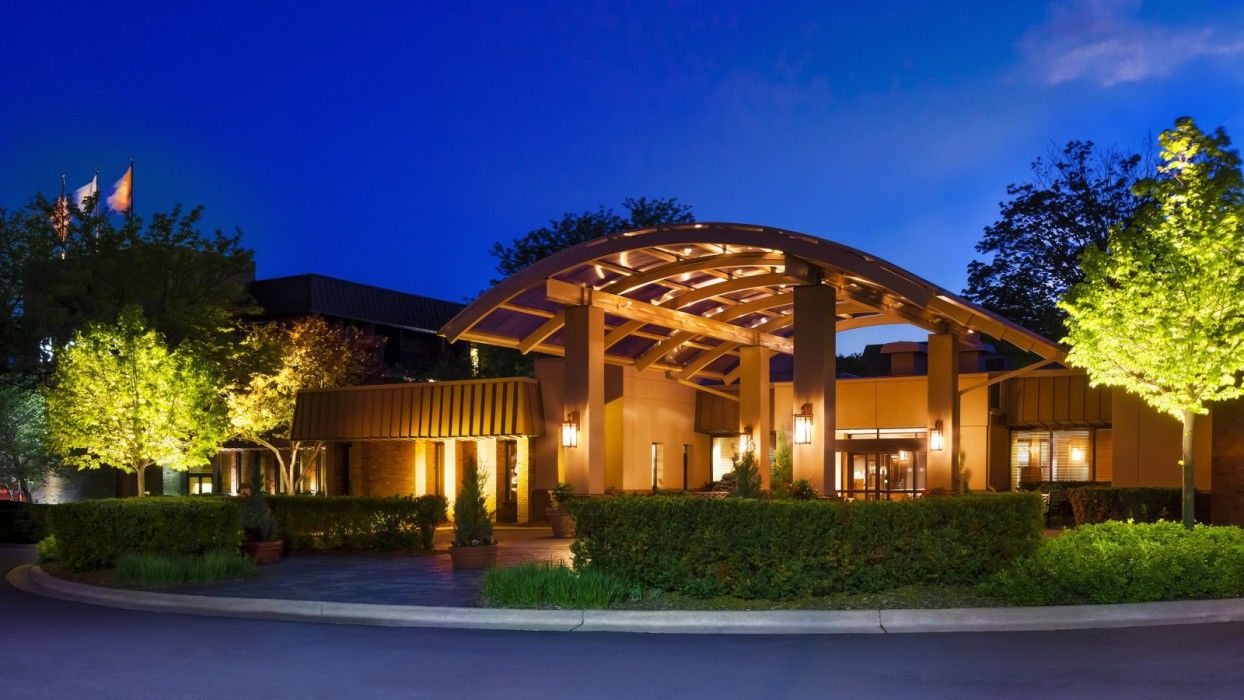Sheraton Milwaukee Brookfield Bagian luar foto