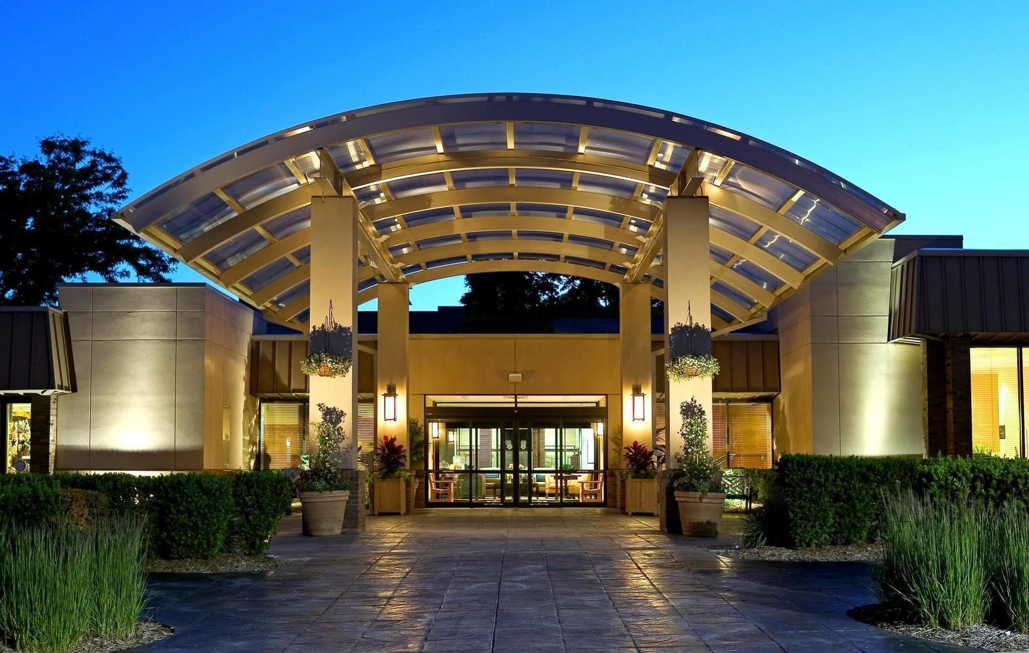 Sheraton Milwaukee Brookfield Bagian luar foto