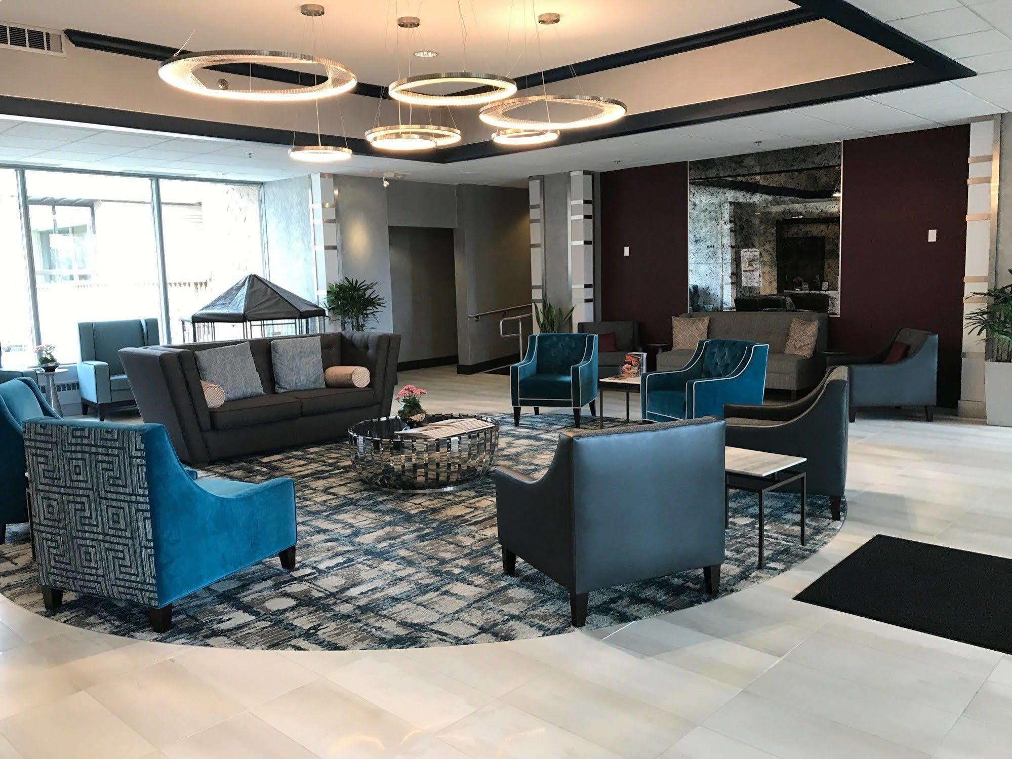 Sheraton Milwaukee Brookfield Bagian luar foto