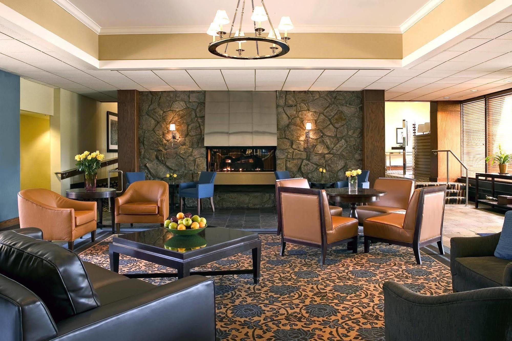 Sheraton Milwaukee Brookfield Bagian luar foto