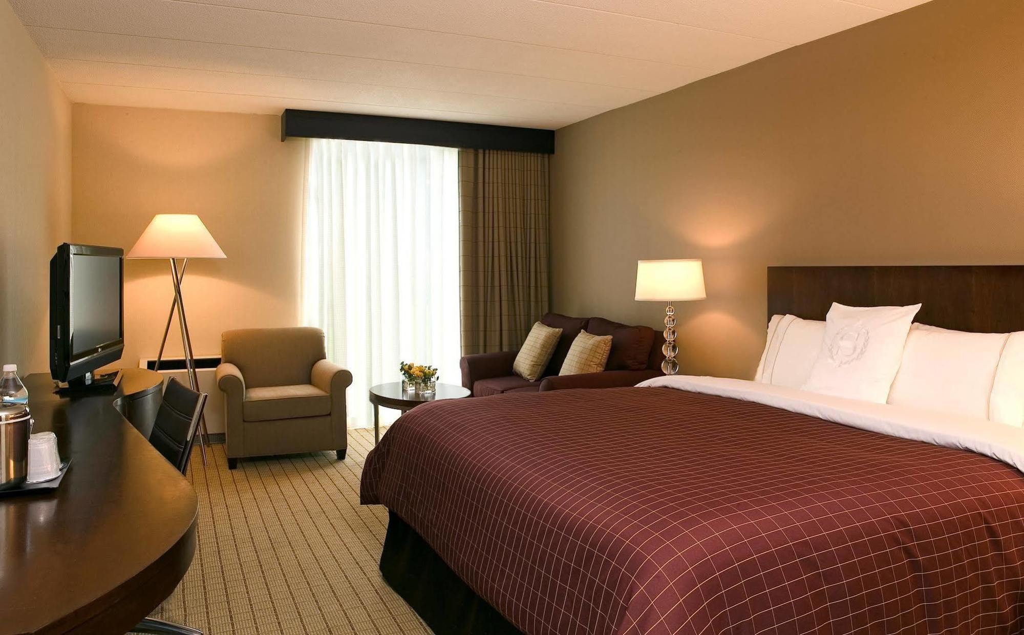 Sheraton Milwaukee Brookfield Bagian luar foto