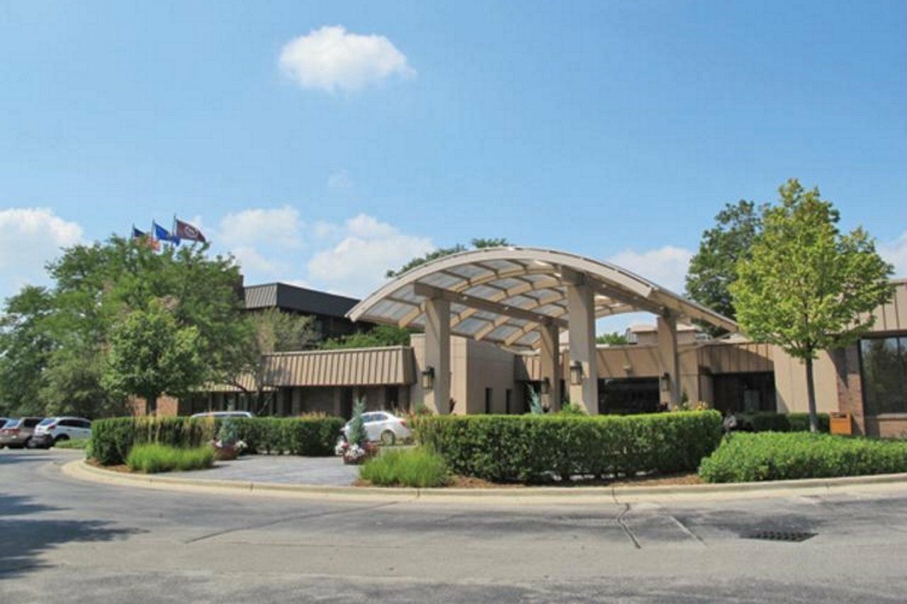 Sheraton Milwaukee Brookfield Bagian luar foto