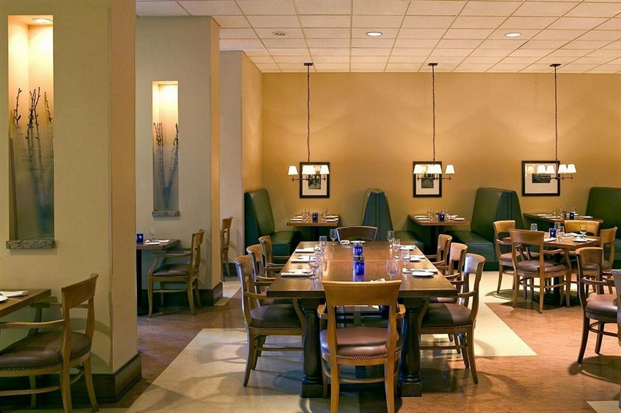 Sheraton Milwaukee Brookfield Bagian luar foto