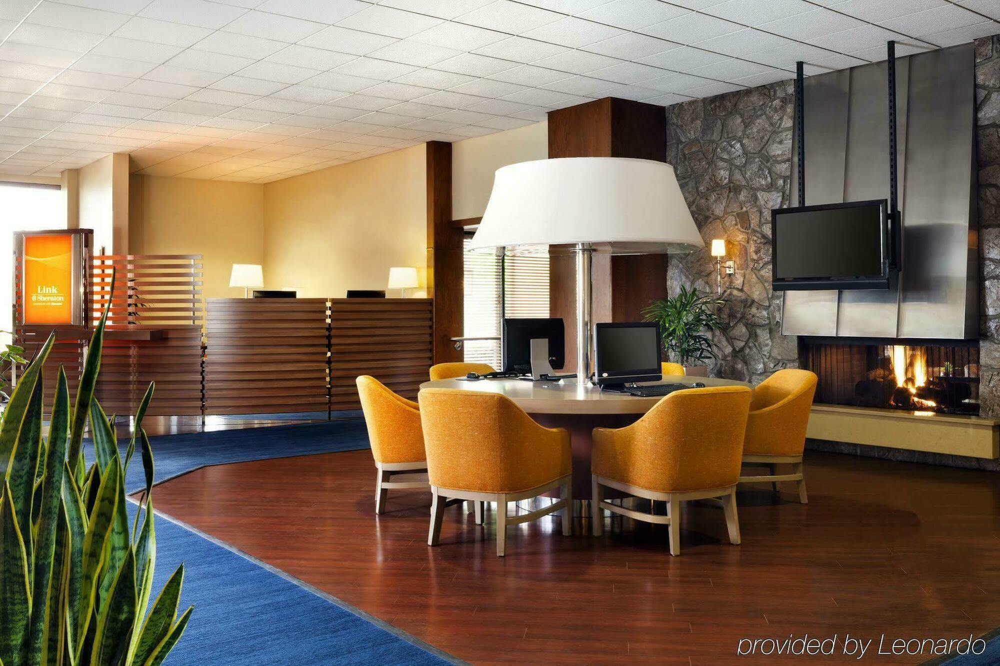 Sheraton Milwaukee Brookfield Bagian luar foto
